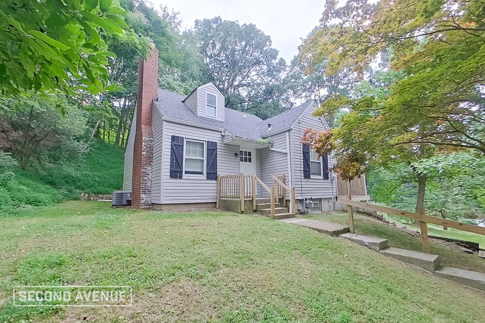 915 W Sutter Rd in Glenshaw, PA - Foto de edificio