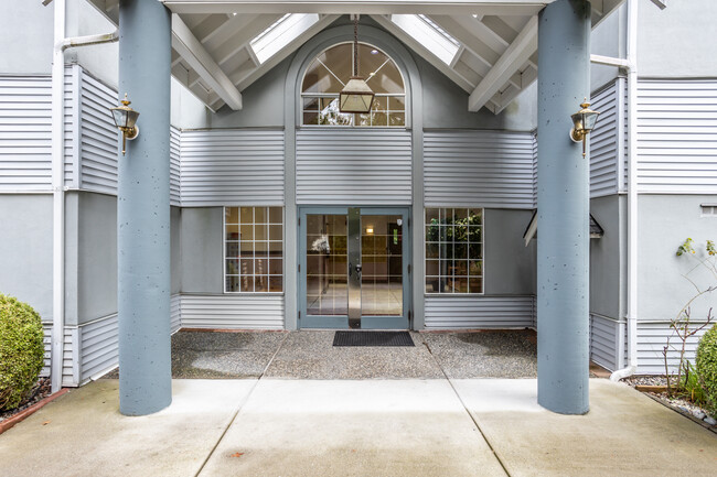 13910 101 Av in Surrey, BC - Building Photo - Building Photo