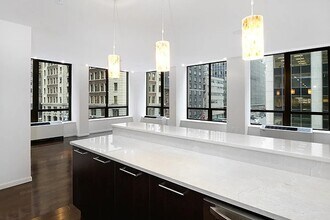 101 Wall St, Unit 420A in New York, NY - Building Photo - Building Photo