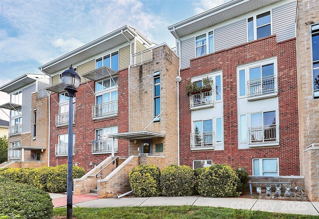 3953 Picasso Court in Charlotte, NC - Building Photo