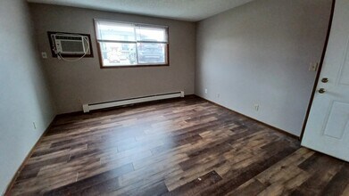 940 Eisenhower Rd in Hiawatha, IA - Building Photo - Building Photo