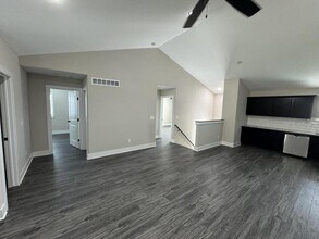5257 N Toben Ct in Bel Aire, KS - Foto de edificio - Building Photo