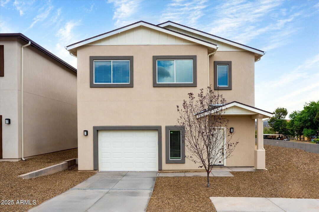720 E Mingus Ave in Cottonwood, AZ - Foto de edificio
