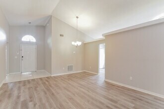 2056 Cobblefield Cir in Apopka, FL - Building Photo - Building Photo