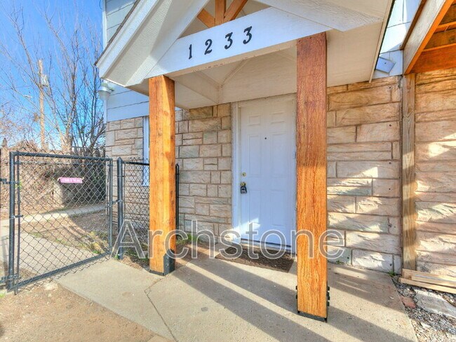 1233 N Grand Blvd in Oklahoma City, OK - Building Photo - Building Photo