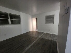 519 NW 8th Ave in Fort Lauderdale, FL - Building Photo