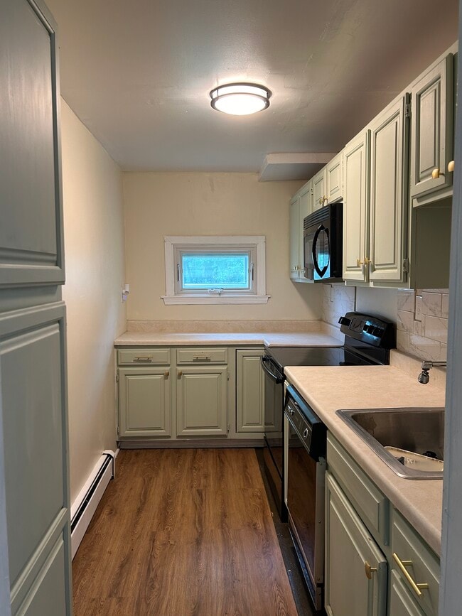 16 Svenson Ave, Unit Unit 1 in Worcester, MA - Building Photo - Building Photo