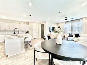 8725 Scotty's Lk Ln in Frisco, TX - Foto de edificio - Building Photo