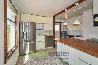 4840 25th Ave SW in Seattle, WA - Building Photo - Building Photo