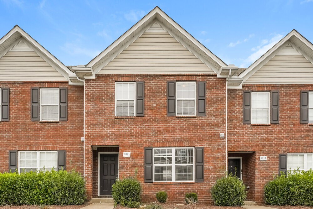 3011 RG Buchanan Dr in La Vergne, TN - Building Photo