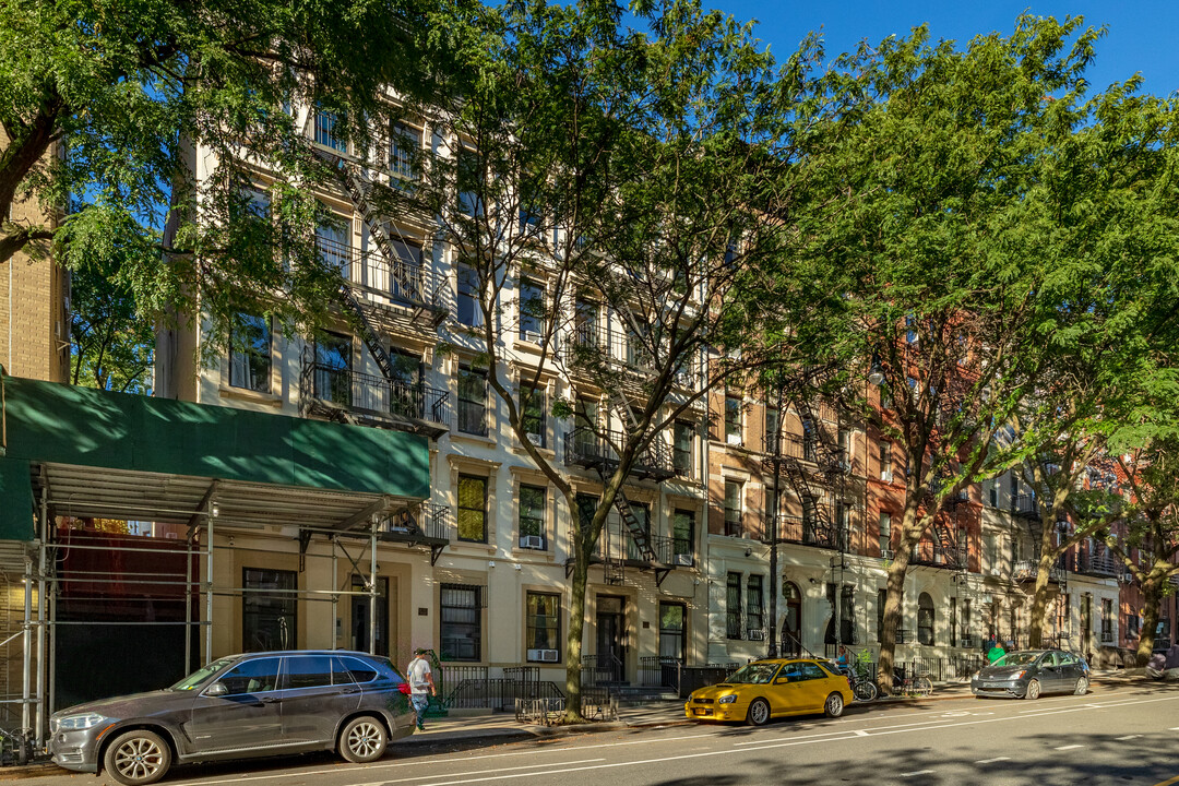 56 W 106th St in New York, NY - Foto de edificio