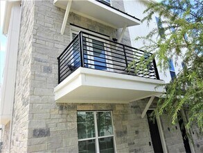 2624 Metcalfe Rd in Austin, TX - Building Photo - Building Photo