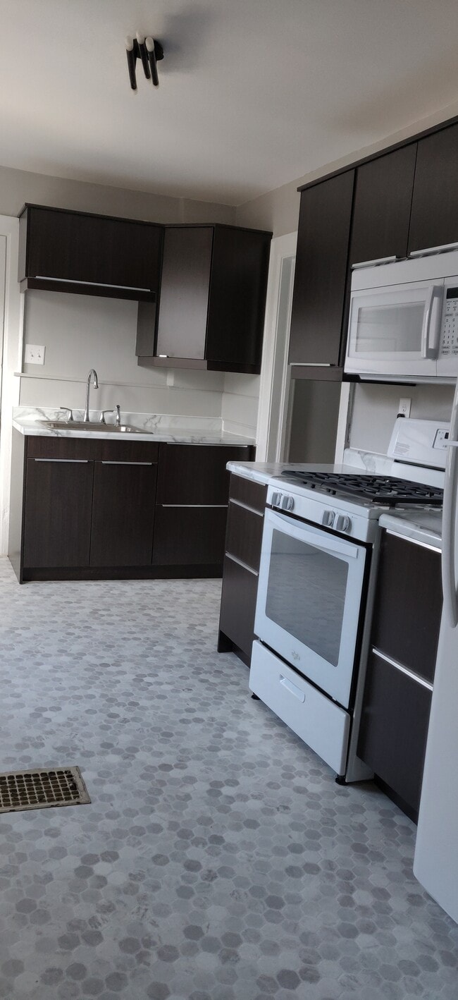 7728 W Stevenson St, Unit A in Milwaukee, WI - Building Photo - Building Photo