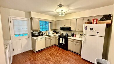 379 Dove Valley Rd in Collierville, TN - Foto de edificio - Building Photo