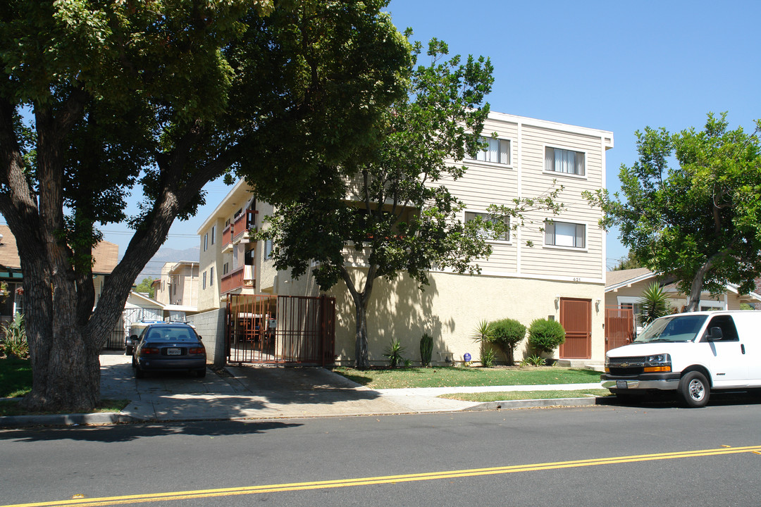 421 W Wilson Ave in Glendale, CA - Building Photo