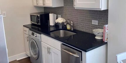 3829 N Greenview Ave, Unit 3817.5-1W in Chicago, IL - Building Photo - Building Photo