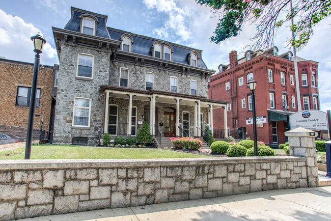 University City Associates in Philadelphia, PA - Foto de edificio - Building Photo