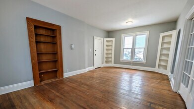 924 N Capitol Ave in Lansing, MI - Foto de edificio - Building Photo