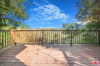 960 N Tigertail Rd in Los Angeles, CA - Building Photo - Building Photo