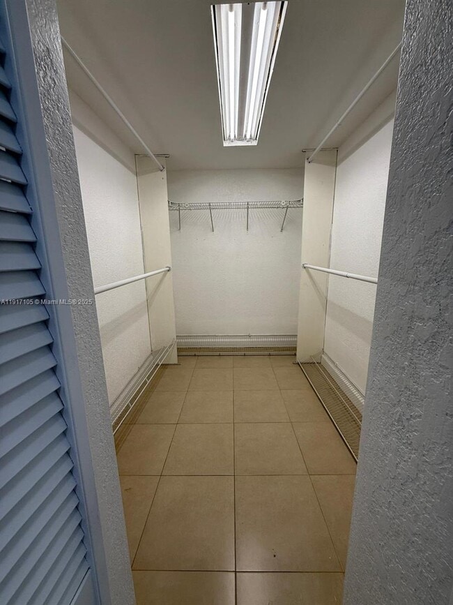 4430 NW 175th St in Miami Gardens, FL - Building Photo - Building Photo