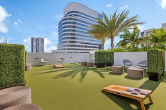 The Registry Las Olas in Fort Lauderdale, FL - Foto de edificio - Building Photo