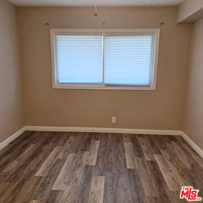 721 Larch St in Inglewood, CA - Building Photo - Building Photo