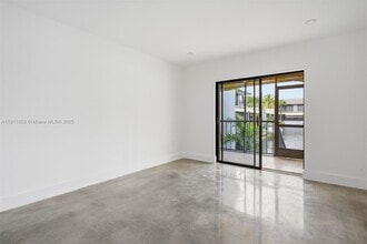 16380 Briar Patch Pl in Miami Lakes, FL - Foto de edificio - Building Photo