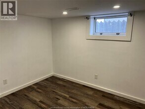 1677 Betts Ave in Windsor, ON - Building Photo - Building Photo