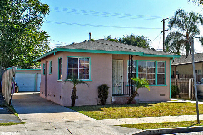 6576 California Ave in Long Beach, CA - Building Photo - Building Photo