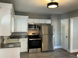 518 High St, Unit 1st FL Rear in Middletown, CT - Building Photo