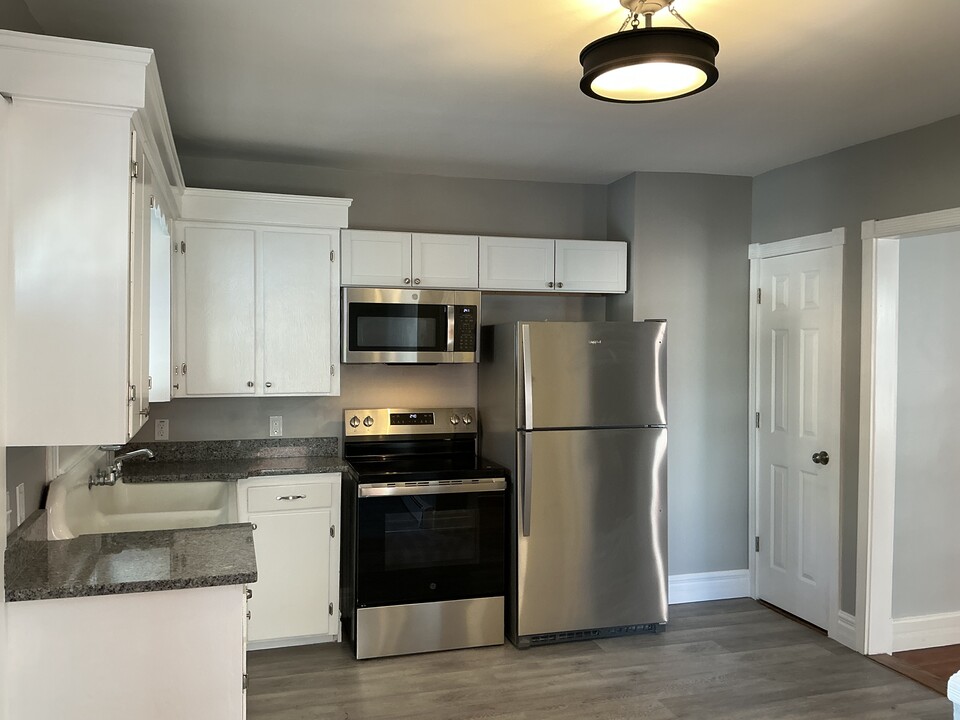 518 High St, Unit 1st FL Rear in Middletown, CT - Foto de edificio