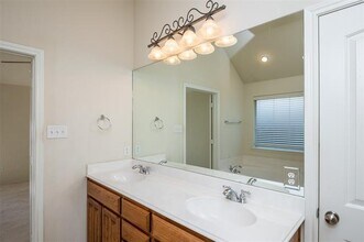 10913 Golfview Way in Benbrook, TX - Building Photo - Building Photo