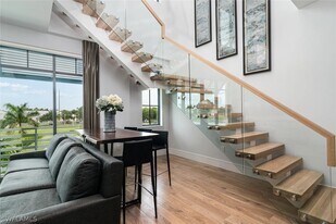 101 8th St S in Naples, FL - Building Photo