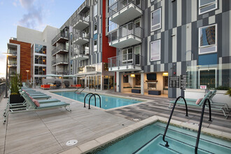 AMLI Park Broadway in Long Beach, CA - Building Photo - Building Photo