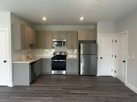 363 Marshall St, Unit 201 in Paterson, NJ - Building Photo