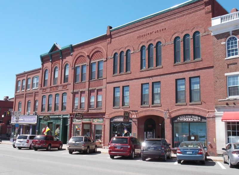163 Main St in Farmington, ME - Building Photo