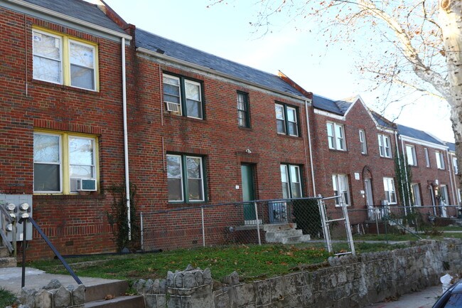 1841 M St NE in Washington, DC - Building Photo - Building Photo