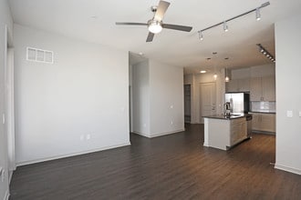 Eastshore on Lake Carolyn in Irving, TX - Building Photo - Interior Photo