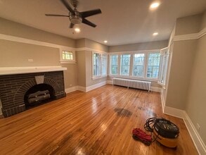 5917 N Artesian Ave, Unit 2 in Chicago, IL - Building Photo - Building Photo
