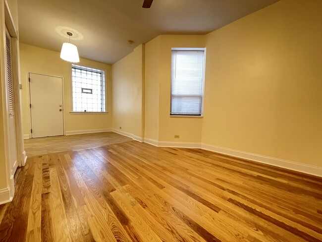 1425 W Wilson Ave, Unit 2M