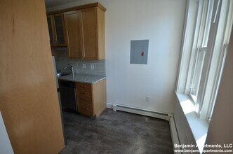 1675 Commonwealth Ave, Unit 3 in Boston, MA - Building Photo - Building Photo