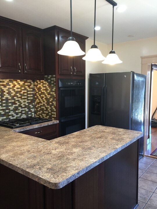28 Galpin St in Naugatuck, CT - Building Photo