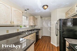 7000 S Beringer Dr in Cordova, TN - Foto de edificio - Building Photo