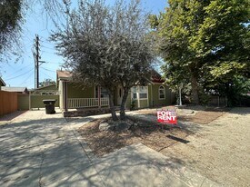 1085 E Academy Ave in Tulare, CA - Building Photo