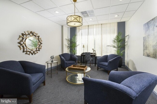 449 Hamilton St, Unit 203 in Norristown, PA - Foto de edificio - Building Photo