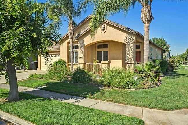 5849 Webb St in Riverbank, CA - Building Photo - Building Photo