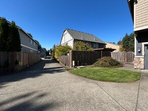 1709 Joseph Fields St in West Linn, OR - Building Photo - Building Photo
