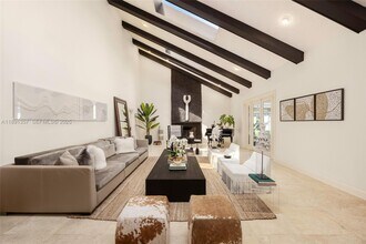 14200 SW 70th Ave in Palmetto Bay, FL - Building Photo - Building Photo