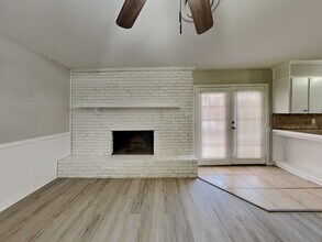 5753 Wimbleton Way, Unit 2066 in Fort Worth, TX - Building Photo - Building Photo