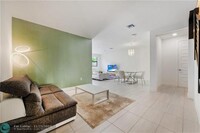 8121 NW 105th Ave in Doral, FL - Building Photo - Building Photo